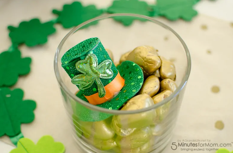 Easy St. Patrick’s Day Pot of Gold Decoration